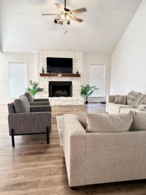 Spacious Cozy home near Tulsa premium outlet